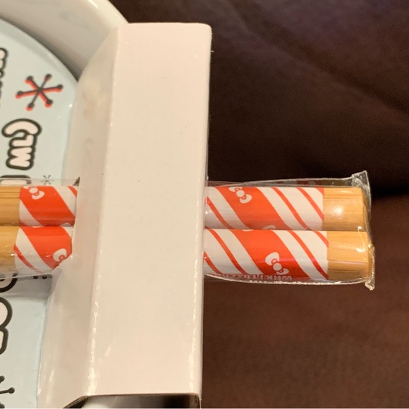 Hello Kitty Peppermint Candy Cane 20oz Ceramic Noodle Bowl & Chopstick Set - Picture 4 of 9